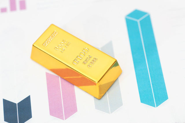 黄金期货对冲策略分析_当一个合约的新交易完成时,对敞口头寸的影响如何_黄金交易对冲操作风险收益评估